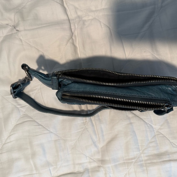 Leather Bum Style Bag - Picture 5 of 7